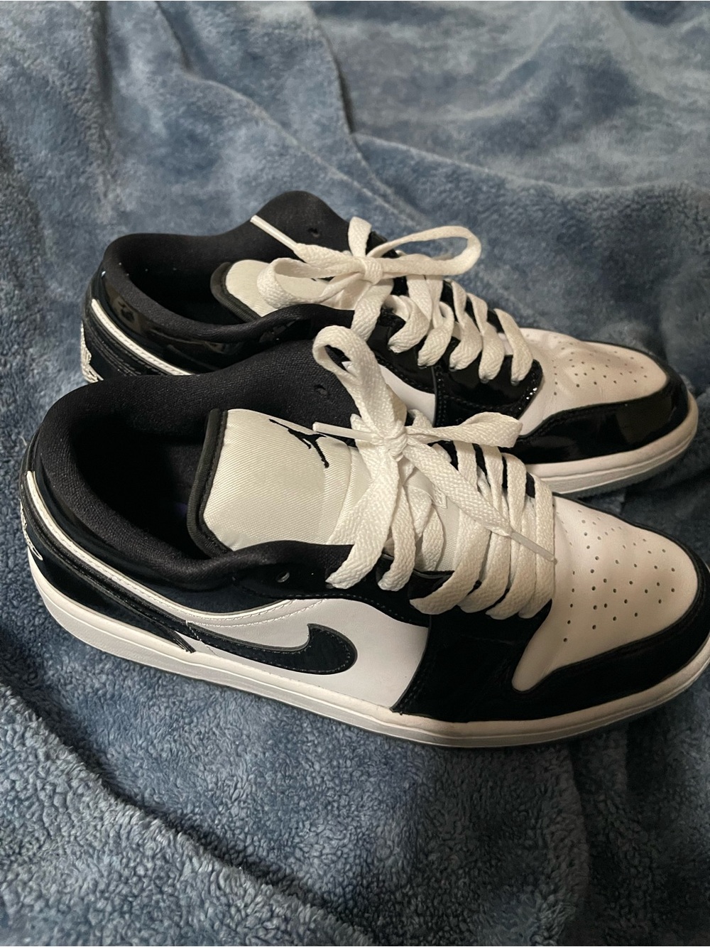 Jordan Men's Low-Top Sneakers in Black and White